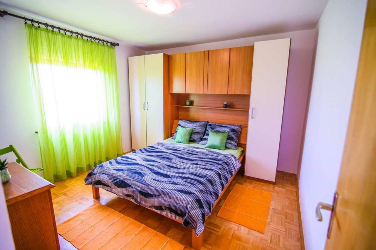 Kuca Za Odmor Luca Apartamento Posedarje Exterior foto