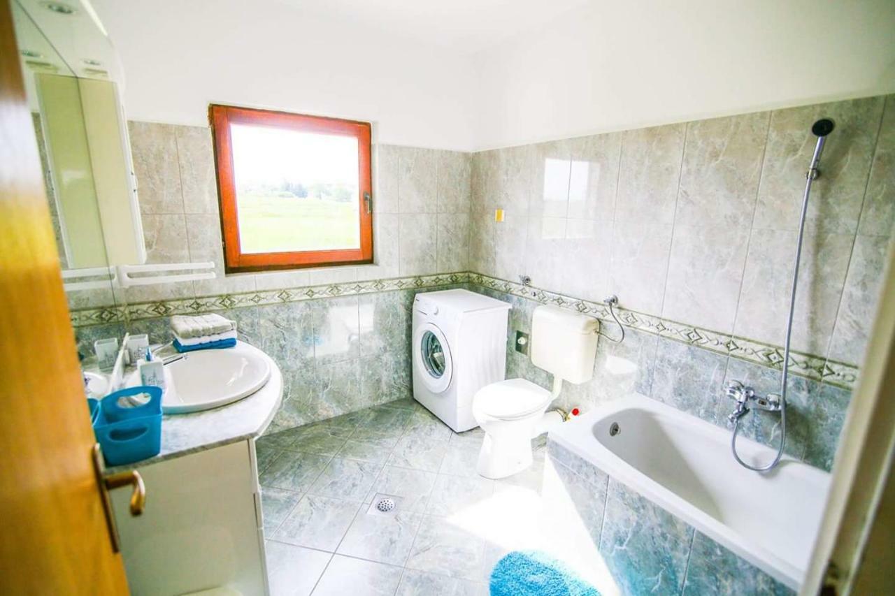Kuca Za Odmor Luca Apartamento Posedarje Exterior foto